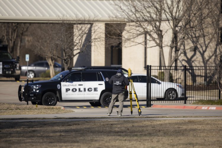 Feds accuse Texas man of selling gun used to take
hostages