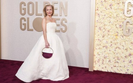 Gillian Anderson's Dress Makes People Talk About Body Parts