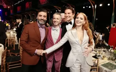 Bradley Cooper & Jessica Chastain Share Surprise Parenting Connection at SAG Awards